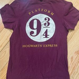 Harry Potter Platform 9 3/4 Hogwarts Express Maroon T-Shirt - Men’s Small